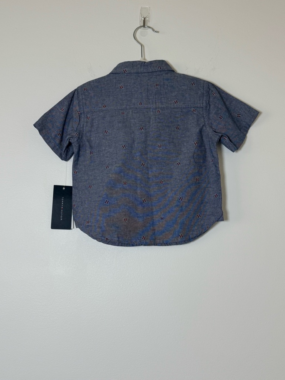 Tommy Hilfiger Baby Boys Button Shirt 18M NWT Chambray Logo Print - Picture 2 of 5